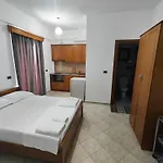 Hola Rooms