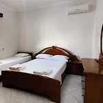 Hola Rooms