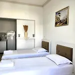 Hola Rooms